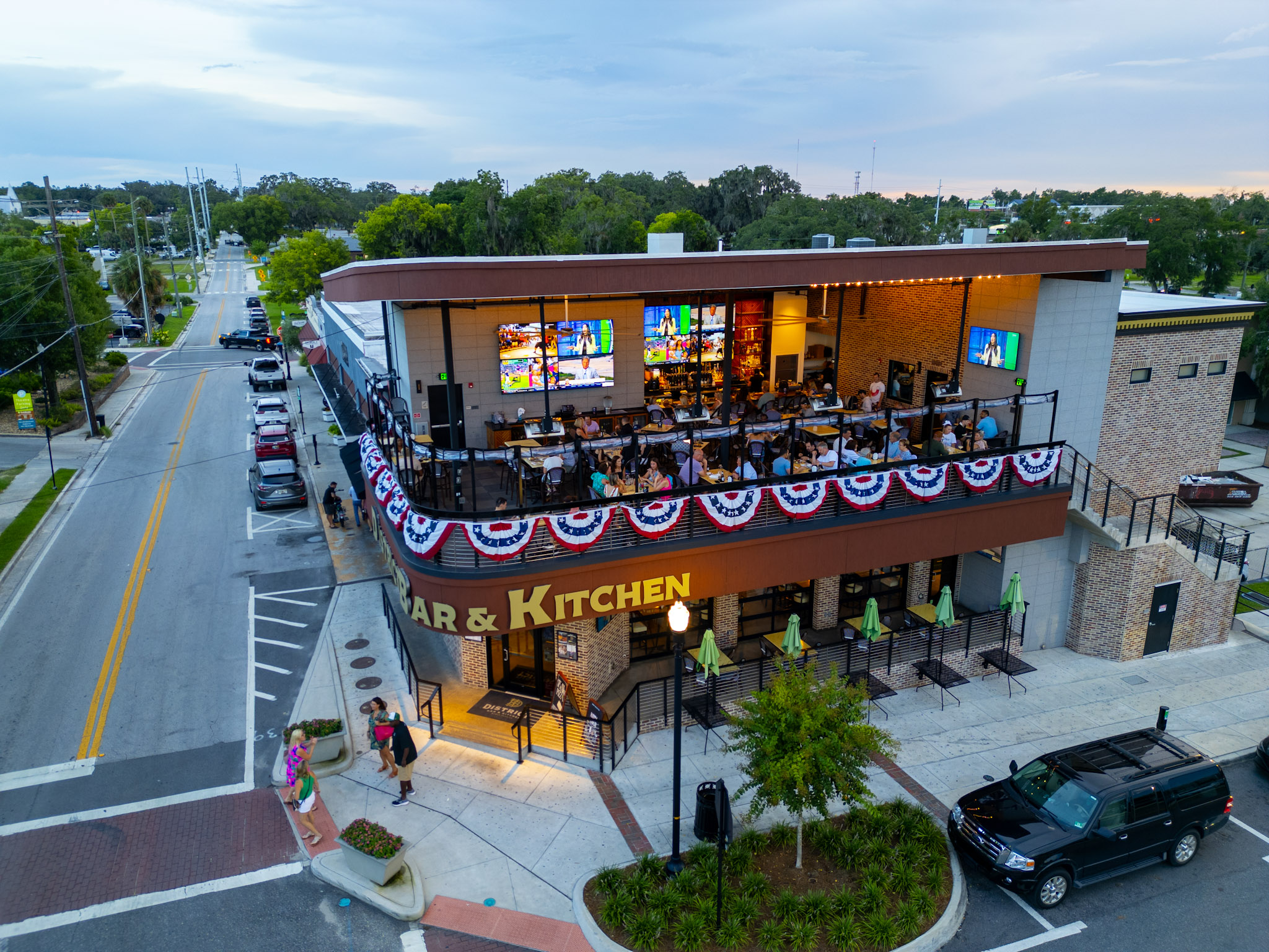 Live music at District Bar & kitchen