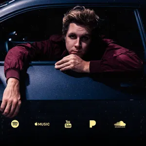 Houston Keen live at District Bar and Kitchen